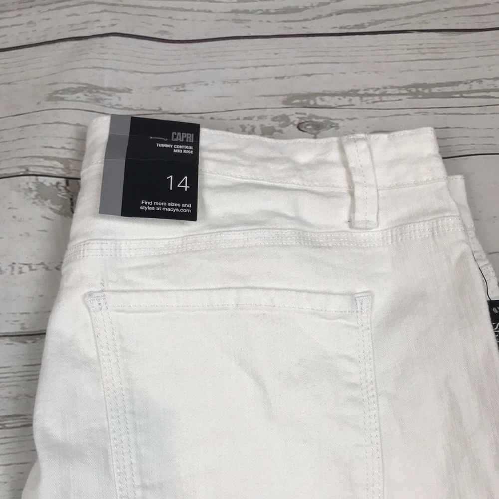 STYLE & CO Women’s Size 14 White Beaded Capri Pant